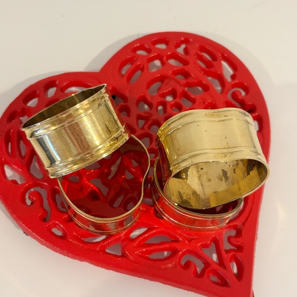 Vintage brass heart shaped napkin ring holders SET OF FOUR - Picture 6 of 12